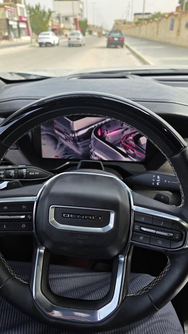 للبيع: جمسي أكاديا 2024 دينالي (GMC Acadia Denali)
أعلى فئة في الجيمسي - فخامة وقوة بتصميم جديد كلياً
📄 تفاصيل العرض:
• الحالة: دخول جديد (وارد).
• الضرر: بدون إيرباك، بدون دواخل، الحادث خارجي بسيط (كما موضح في الصور).
• المسافة المقطوعة: 17 ألف ميل حقيقي.
• الرقم: نجف (شهداء).
• الموقع: النجف الأشرف.
• السعر: 34,000$ (340 ورقة) وبيه مجال للشراي.
⚙️ المواصفات التقنية (موديل 2024 الجديد):
• المحرك: 2.5 لتر توربو (Turbo) متطور.
• القوة: 328 حصان مع عزم دوران 442 نيوتن متر.
• ناقل الحركة: أوتوماتيكي بـ 8 سرعات.
• نظام الدفع: فور ويل (AWD) دفع رباعي مستمر.
• السعة: 7 راكب (ثلاثة صفوف من المقاعد).
✨ مواصفات فئة "دينالي" (Full Options):
• التصميم الخارجي: شبك دينالي المميز من الكروم، ويلات (جنوط) قياس 20 إنش بتصميم خاص.
• المقصورة: كراسي جلد فاخرة (Denali Leather) مع تدفئة وتبريد للمقاعد الأمامية و خلفية .
• الشاشات: شاشة لمس مركزية كبيرة مقاس 15 إنش، بالإضافة إلى شاشة عدادات رقمية مقاس 11 إنش.
• النظام الصوتي: نظام Bose® Premium بـ 12 سماعة لتجربة صوتية محيطية.
• التكنولوجيا: شاشة عرض على الزجاج الأمامي (Head-Up Display)، شحن لاسلكي للهواتف، وكاميرات محيطية 360 درجة.
• الراحة: فتحة سقف بانورامية كبيرة، خاصية الطي الكهربائي للمقاعد، وصندوق خلفي يفتح بالقدم (Smart Sense Liftgate).
• الأمان: رادار أمامي، نظام حفظ المسار، تنبيه النقاط العمياء، وفرملة تلقائية عند الطوارئ.
📞 للتواصل والاستفسار:
يمكنكم الاتصال مباشرة بصاحب السيارة على الرقم:
***********
