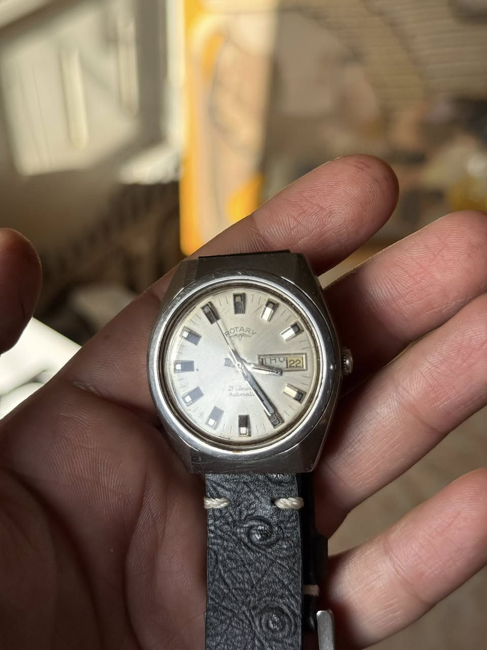 ساعه روتري اوتماتيك سويسري اصلي
ساعه تجنن

قطرها 37

مكينه صفره 

سير وبك مستبدل

ملاحضه ساعه شغاله وقتها مضبوط

بس مرات دكمه تطلع من مكانها

وتاريخ الاسبوعي واكف 

سعرها 60 الف


**إذا كنت صاحب هذا الإعلان وتريد حذفه لأي سبب، رجاءا أرسل رسالة إلى الدعم الفني**