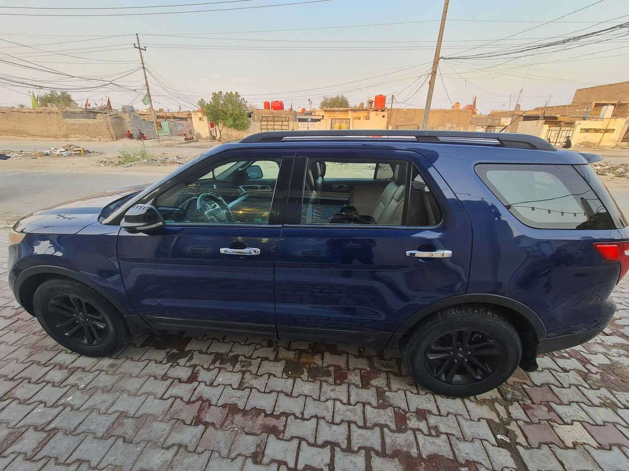 السلام عليكم
فورد اكسبلور 2012 ازرق نيلي 
كلين تايتل داخلة تقرير مياه امطار بالعراق انشخطت باب العبري والوراه كلير بدون معجون فقط رش توحيد لون 
كير ومكينة كفالة تبديل جديد
السيارة ماشية 136 الف كيلو 
مواصفات xlt
مكينة 6 سلندر 7 راكب
بانوراما وفور ويل(الفور ويل ملغي) وكراسي جلد 
كرسي السائق والراكب كهرباء 
3قطع تبريد وتدفئة وتبريدها ما شاء الله ثلج 
السيارة ما بيها نقص برغي 
رقمها واسط مشروع وطني بأسمي تحويل مباشر 
سعرها 135 وبيها مجال بسيط 
وترهم مراوس حسب القناعة
العنوان ميسان العمارة ***********
