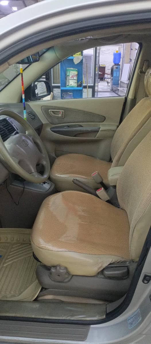 السلام عليكم
توكسان 2009 وارد خليجي 
مكفوله من كلشي ما عده الجاملغ الامامي مصبوغ بدون معجون وشويه من التكمه 
السياره جاهزه من مكينه وكير وصدر 
و السياره مال بيت وبسمي وما متعوبه المكان بغداد البلديات
السعر ١١٨ 
***********
