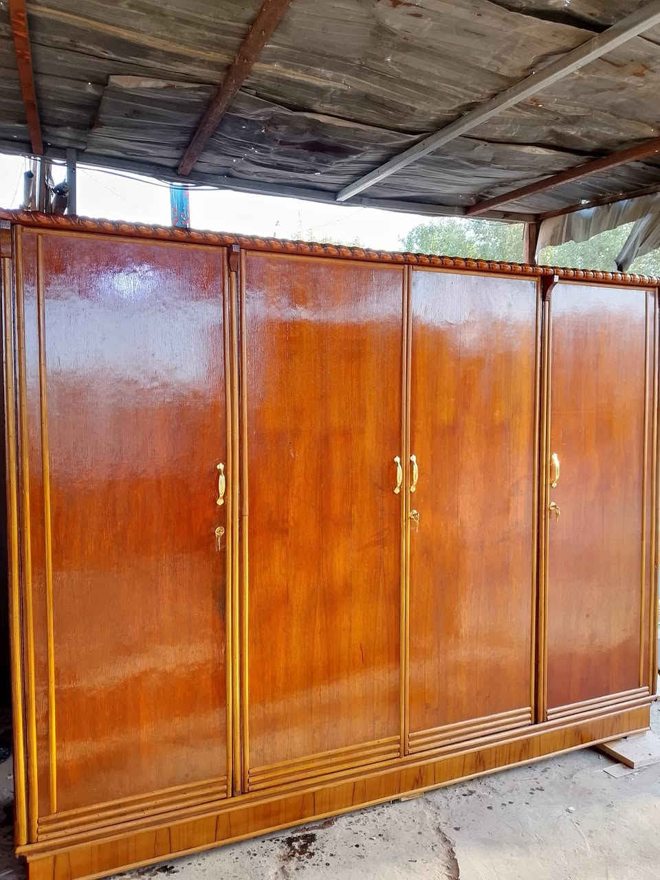 كنتور ٤ ابواب ١٨٠ الف فقط الكنتور صاج قديم قوي مكان بغداد شعله جكوك موجود توصيل داخل  بغداد اتصل وتدلل موجود واتساب ***********
