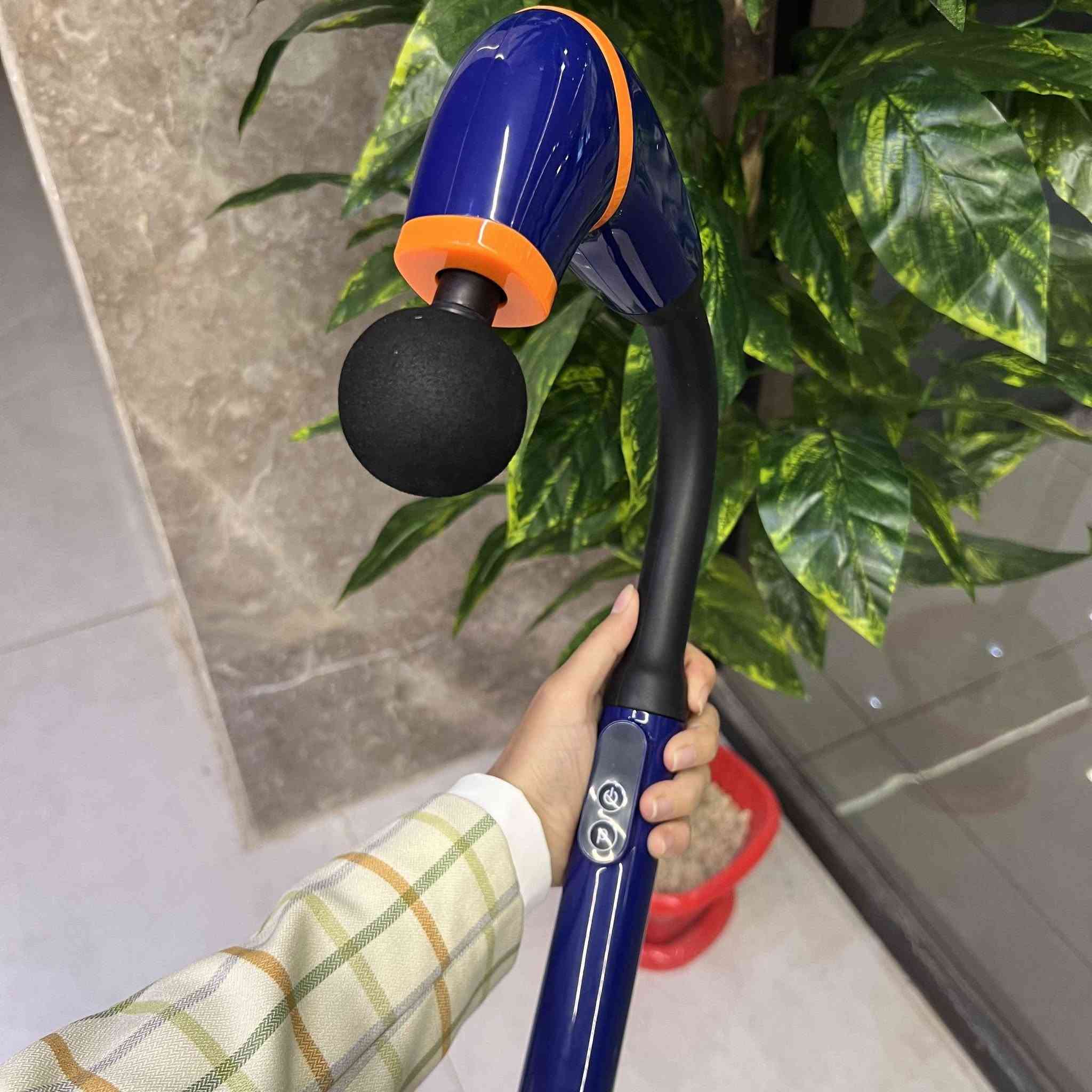 مساج فاشيا كهربائي Bihart بتصميم ذراع طويل – 6 سرعات مع 4 رؤوس تدليك

• الموديل: ZC-2025

جهاز مساج فاشيا من Bihart مصمم بذراع طويلة تساعدك على الوصول إلى مناطق الجسم المختلفة بسهولة، ويأتي مع عدة رؤوس تدليك لتدليك العضلات بمستويات سرعة متعددة.

• تصميم بذراع طويلة يساعد على الوصول إلى الظهر والكتفين ومناطق الجسم المختلفة بسهولة أثناء الاستخدام.

• 6 سرعات تدليك متغيرة بنظام تردد ذكي لتعديل شدة التدليك حسب الحاجة.

• 4 رؤوس تدليك مختلفة لتناسب مناطق الجسم المختلفة مثل الظهر والكتفين والساقين.

• تشغيل بزر واحد لبدء الجهاز بسهولة مع إمكانية تغيير السرعة.

• شحن Type-C لسهولة إعادة الشحن باستخدام كابل حديث.

• شاشة عرض رقمية توضح مستوى الطاقة وإعدادات التشغيل.

• عدد السرعات: 6 سرعات
• أوضاع التشغيل: 3 أوضاع
• طريقة الشحن: Type-C
• جهد الشحن: 5V
• مدخل الطاقة: 5V ⎓ 2A
• سعة البطارية: 1200mAh
• القدرة المقدرة: 17W
• الجهد المقنن: 7.4V
• أقصى سرعة: 3200 دورة/الدقيقة

محتويات العلبة:
• جهاز مساج فاشيا
• رأس كروي (Spherical head)
• رأس على شكل U
• رأس مسطح (Flat head)
• رأس أسطواني (Cylindrical head)
• كابل شحن Type-C
• دليل الاستخدام Singapore


**إذا كنت صاحب هذا الإعلان وتريد حذفه لأي سبب، رجاءا أرسل رسالة إلى الدعم الفني**