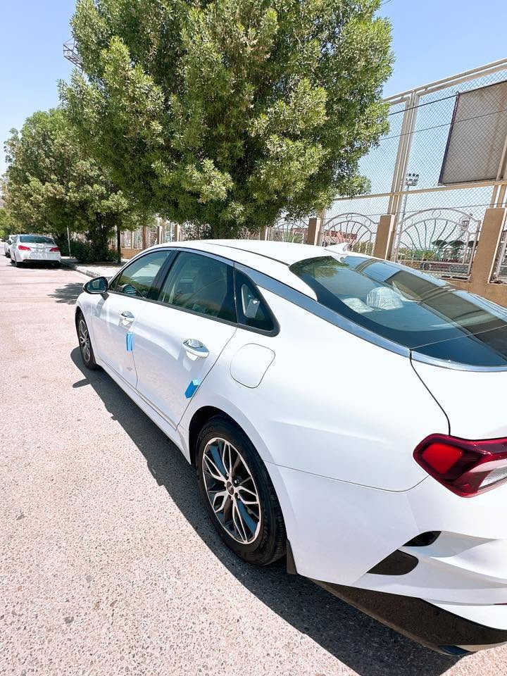 السلام عليكم 
كيا k5 خليجي 2023 خليجي 
مكفوله …
سياره شركة نيم 
مكينه 2000دوش المرغوب
رقم اربيل بأسمي تريد تحويل تريد وكاله 
السياره فول ماعده البانوراما
مواصفاتها ….
بصمه مع ترحيب الابواب
تشغيل عن بعد 
حساس خلفي امامي
شاشه اصليه مع كامره دواره
اريل نفكيتر 
مقعد الامامي كهرباء 
مري شفط
تبريد قطعتين 
درايف مود 
تبريد لمس بيانو
كشن جلد بلادي
يدات نيكل
السياره استخدام شخصي على ايدي اني ماخذها زيرو
ماشيه 65 الف 
العنوان / كربلاء 
رقم / *********** الرقم بي واتساب
