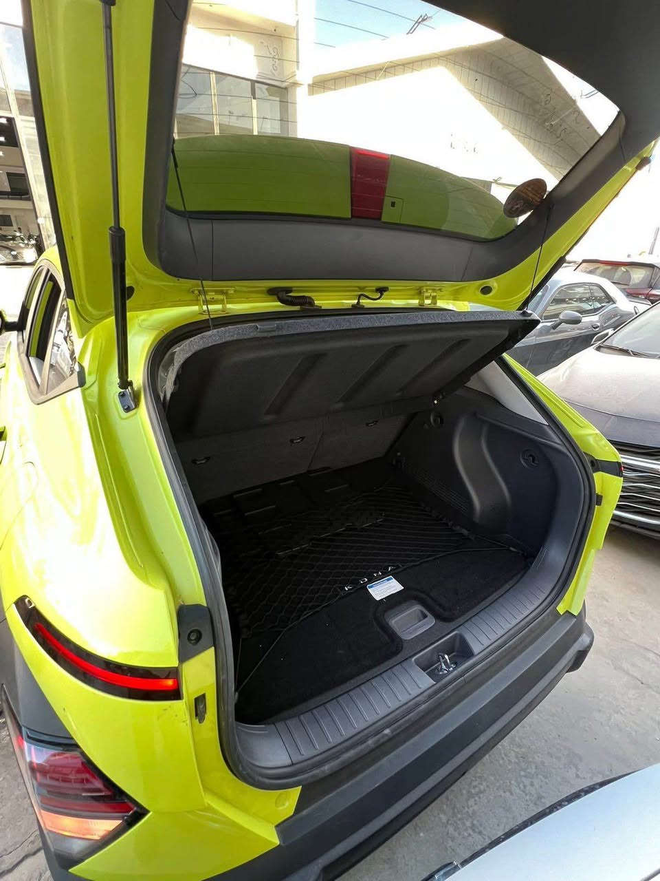 هونداي كونا 2024 
محرك  2000 دوش  
لون مميز 💚
ماشية 4  الف فقط
حادث فقط - جملغ و باب صبغ 🔻
ايرباكات كلها سليمة شركة ✅

مواصفات SEl
بصمة 
كاميرة
تبريد مركزي امامي وخلفي
شاحن لاسلكي 
ابواب بصمة
ويل كب كروم
كشنات كهربائي
تبريد مركزي امامي وخلفي
مصابيح LED أمامية.
مصابيح LED خلفية.
أضواء ضباب.
أضواء LED ساطعة خلال النهار
نظام الدخول الذكي.
نوافذ كهربائية.
حساسات خلفية لصف السيارة
نظامي  Android Auto و Apple CarPlay.
نظام الملاحة GPS.
اتصال Bluetooth.
اتصال USB.
مدخل AUX.
نظام تثبيت سرعة ذكي.
تشغيل المحرك عن بعد.
نظام تثبيت السرعة.
السعر 156 
تكلفة الرقم 15 ورقه 
العنوان / اربيل شارع 100 ( معرض اربيل كارس )
للاتصال واتساب ☎️*********** اكر, نينوى
