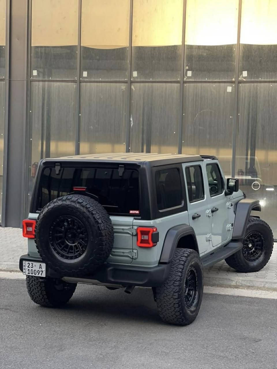 Jeep Wrangler sport 2023🩶
➡️محرك 4 بستم توربو بنزين 
سيارة مرتفعة من امريكا 
🩶لون سمنتي جديد مميز 🩶
⛓️ماشية 29 الف 
🖥️شاشة وسط  
🎆 جامات كهرباء عدد 4
🆎بصمة تشغيل 
📳 Car play  
⬆️سقف فايبر كلاس متحرك 
↕️تثبيت سرعة 
✅ 4X4 
⛰️طخم تايرات جبلي 
📷كامرة خلفي 
🔍Media (Tipe\C & USB)
➿traction control \ مانع انزلاق
➰نضام تسلق 
🔘 Auto Start 
♾️دشبول الكتروني 
✔️سيارة بيهه نص جاملغ خلفي فقط بدون دواخل بدون ايرباك

📲***********
📍سليمانية  
سعر 285 ورقة قفل رجاء سعره قفل علمود معاملة لتخابر ❤️
