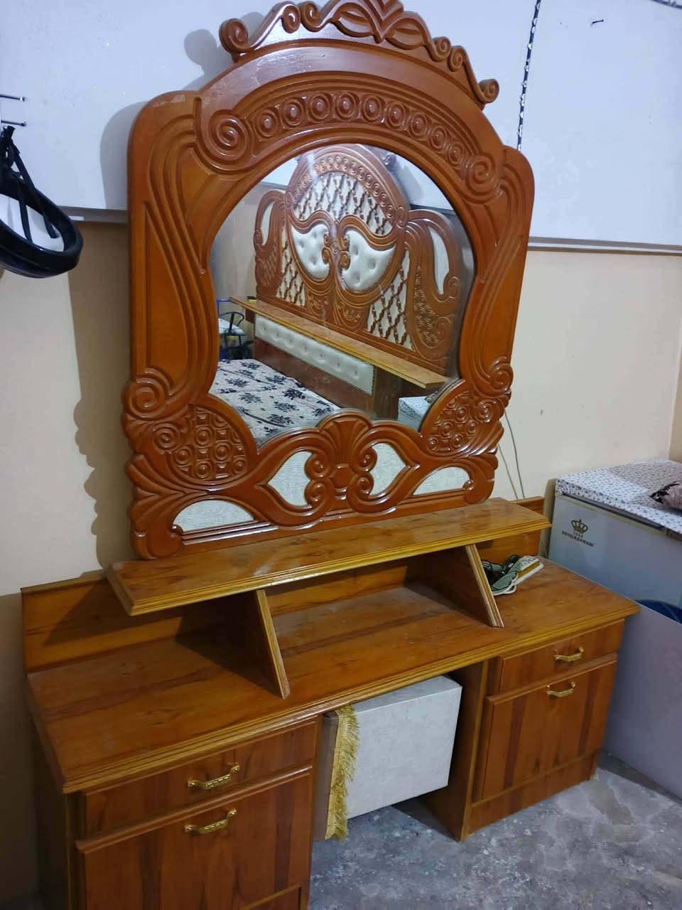 غرفه نوم للبيع مستعمل قليل بس اخو جديد استفسار رقم الهاتف ***********
