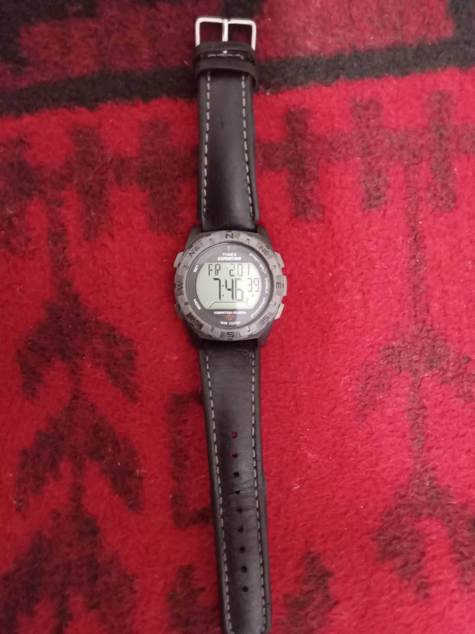 السلام عليكم ساعه تايمكس اصلي بحاله ممتازه نضافتهه 95 كجديد مواصفات متعدده منبه جرس نغمات رجاج  شغال لايت لد ضد الماء 💯 متر على الفحص السعر 75الف العنوان بغداد الحريه الاستفسار الاتصال ***********
