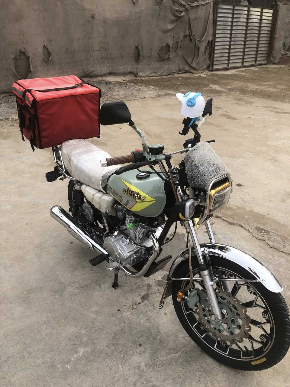 دراجه للبيع سيفان هونزده 🤎
الوان سمنتي اوراق اصولي
الدراجه مكفوله كفاله عامه✨الدراجه ولا مره دايره بانزين عادي كوله محسن 
مكينه وشلعه خير من الله مكينه 200 
كهرباء كوله شغله بصمه تشغيل عن بعد ✈️
الدراجه برغي مابيه نقص تايرات بالجيس دشبول لاكتروني 🔥 مشتغل بيه دلفري شي قليل السعر (850) وبيه مجال حك الجيه تجي تفحص وتقتنع يله تاخذ 💁
العنوان / قضاء الاسكندريه / حي المصطفى الاول 
الهاتف /***********
