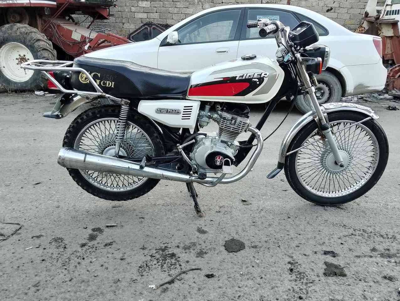 السلام عليكم موطور للبيع وايرمانيه كلها شغاله معدله تحريكه فول السعر 350 بها مجال ***********
