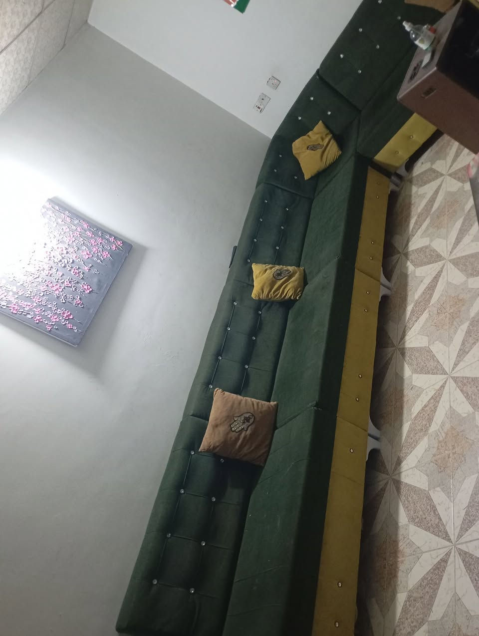 طقم كنفات للبيع السعر قفل ١٠٠ الف
يابلاش البيع اليةم حصرا 
***********
