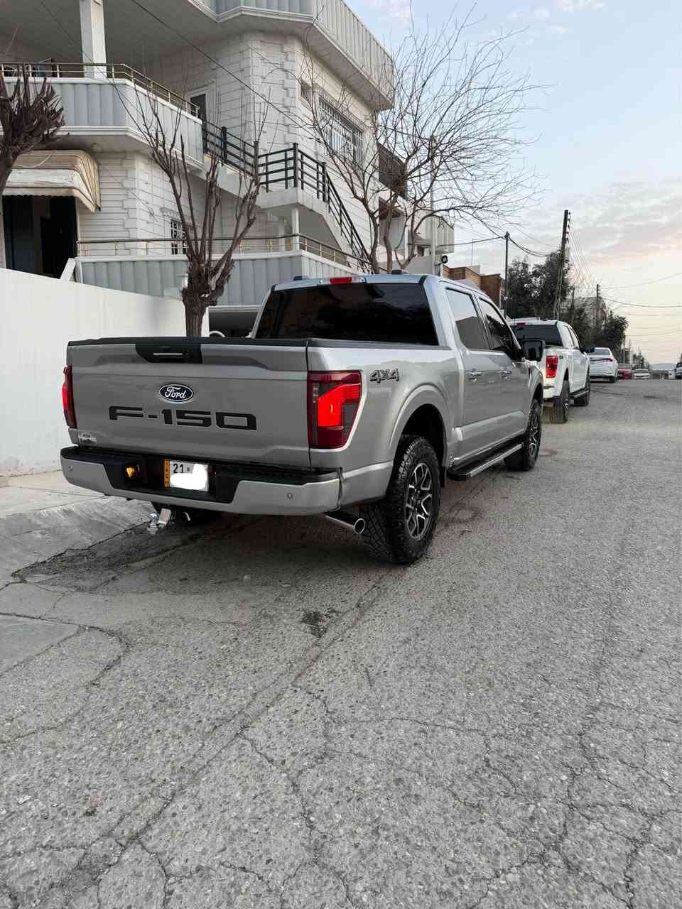 Ford f150 xlt 4x4
فوردی ف١٥٠ ٢٠٢٤  شکڵ گۆڕاو 
مواسەفاتی xlt 
تەنها ٧ هەزار ڕۆشتووە مه كينه ٣.٥ توين توۆربۆ  
بێ بۆیاخ و بێ پارچە گۆڕان و بێ بۆیاخ ئەستور 
گێڕ و مەکینە و هەموو گیانی وەک سفری شەریکەیە 
سەربۆدی و ناوبۆدی  تێگیراوە و ناوبەتانەی تێ گیراوە و کوشنی تێگیراوە و چی مەسرەف و جوانکاری هەیە بۆی کراوە 
مواسەفات 
رادارى خه ت جاده 
شاشه گه وره 
گێر تەیارە 
راداری پشت و پێش 
٥ کامێرا 
شاشە دیجیتاڵ 
سوکان هیتەر 
کوشن سارد و گەرم 
Car play 
زۆر مواسفاتی تر 
داوای ٣٨٠ گەڵاو مجالێکی کەمم گۆڕینەوەش ئەکەم بە شتێک بە دڵم بێت  *********** السليمانية, العراق
