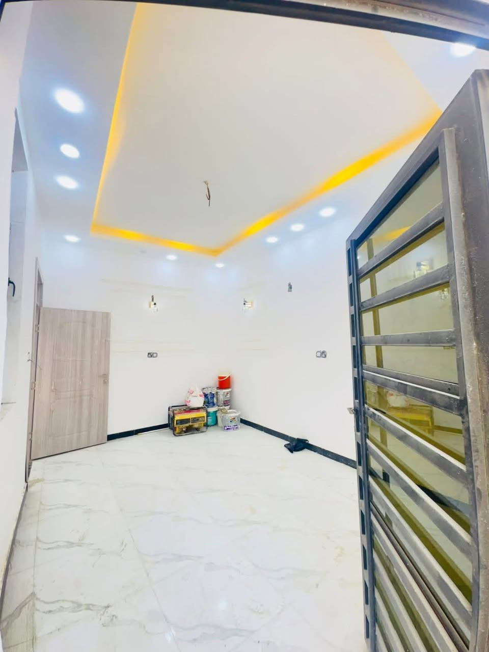 دار للأيجار 
مسـاحـة 100 متر
الموقع التقيـة الثالثـه قرب مجمـع روان 
طابق واحد يتكون من ..
 - أستقبال 
- غرفة نوم 
- صالة 
- مطبخ 
- حمام 
- تواليت خارجيه  
للأستفسار أتصال 
ــــــــــــــــــــ
*********** او واتساب
