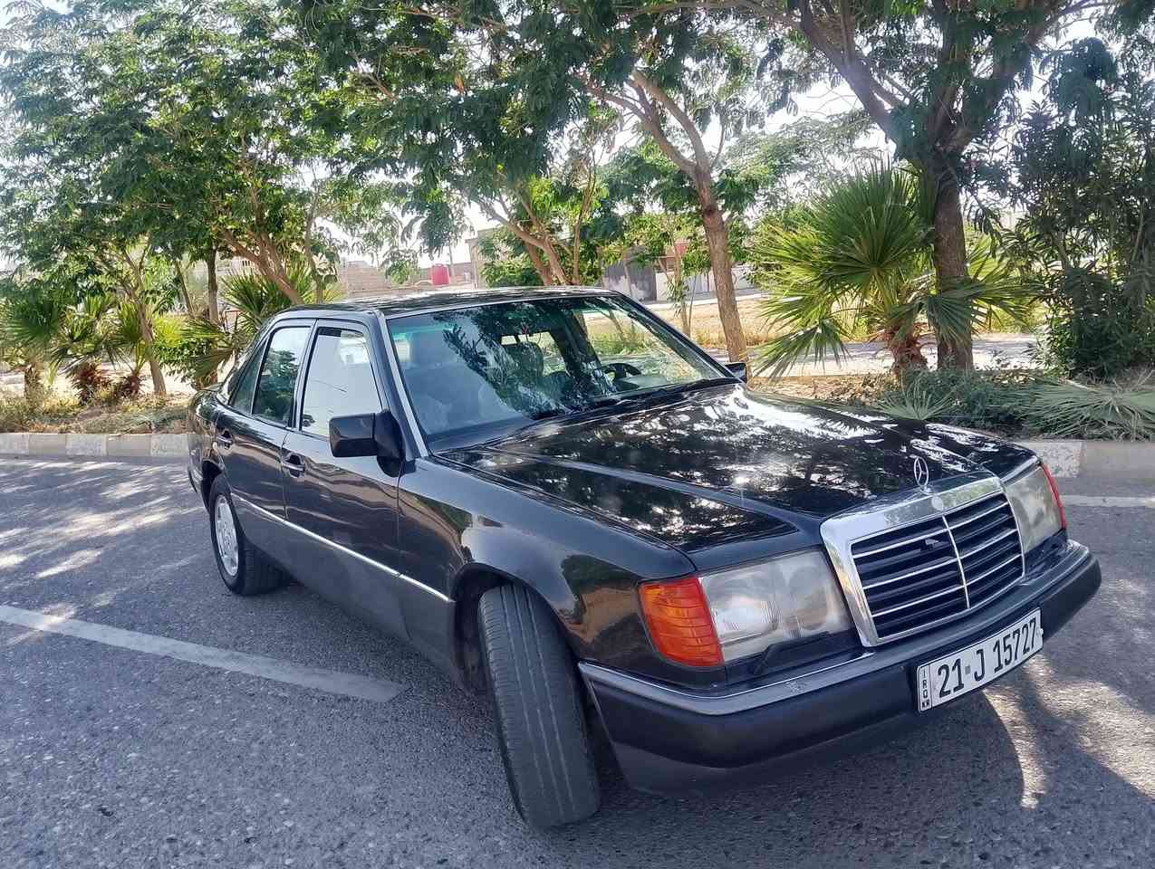 مرسيدس دب موديل90 سيارة بدون ضربة بدون خياس قواعد دبل بيلاديه محرك 300 vvt ابشرت تحويل والغرامة سنويه سته و عشرين مكان كفري سعر 70 بيه مجال رقم تليفون 0773 0350254
