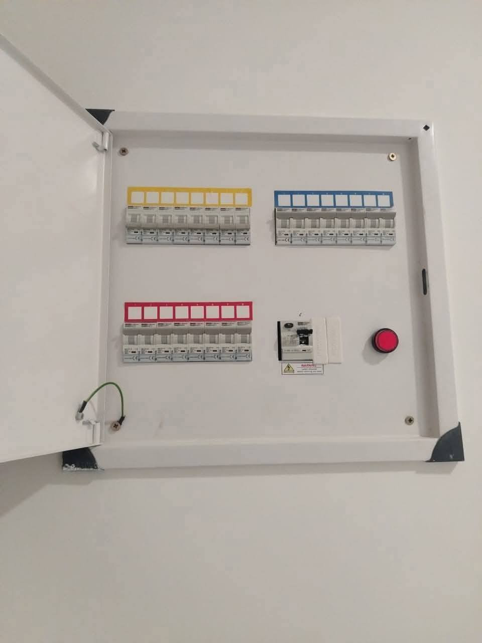 جانب من اعمالنا في مجال الكهرباء وتنصيب السبالت وصيانة جمع الأجهزة الكهربائية هاتف ***********
