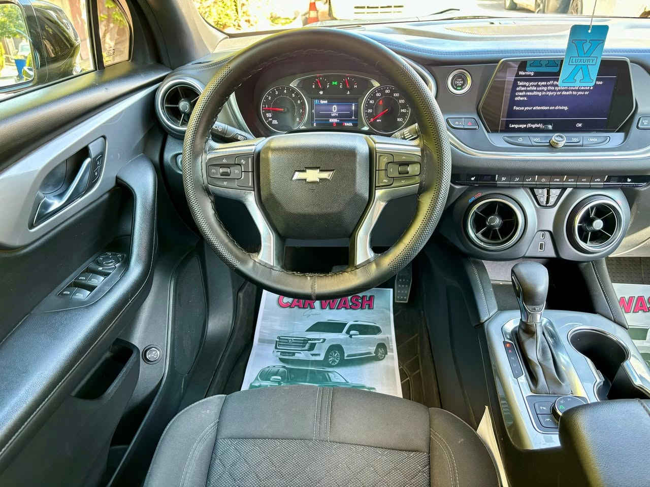 السلام عليكم 
(السعر 183 ورقه )
بلايزر LT2 موديل 2022 
محرك 4 سلندر 2000 تيربو 
ماشيه 62 الف 
حادثه جاملغ امامي بارد فقط بدون دواخل بدون صبغ 
مواصفاته :- بصمه ,شاشه ,جنطه كهرباء, رادار امامي خلفي جانبي ,مقعد كهرباء, تحكمات ستيرن ,تحديد مسار, لايت امامي زينون ,لد امامي خلفي ,حساسات خلفيه ,كامره خلفيه دواره ,اوتو ستوب , تدفئه كشنات ،
مكان السياره المنصور 
***********
