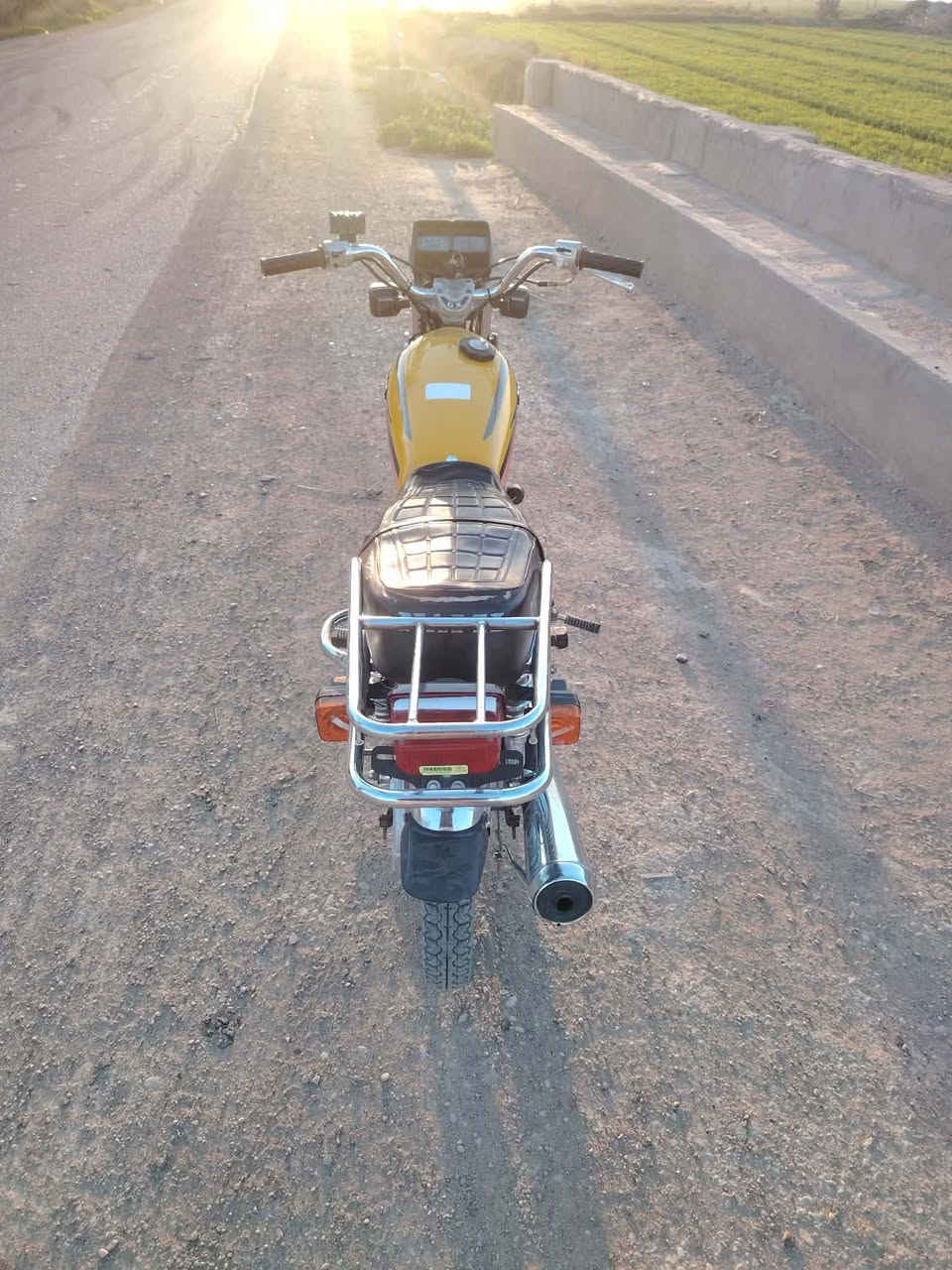 السلام عليكم
دراجة 4كير شاصي ارشه موديل 2017
تعميره 2025 محرك رابيدو كلشي بيها شغال السعر 800 وبيها مجال


**إذا كنت صاحب هذا الإعلان وتريد حذفه لأي سبب، رجاءا أرسل رسالة إلى الدعم الفني**