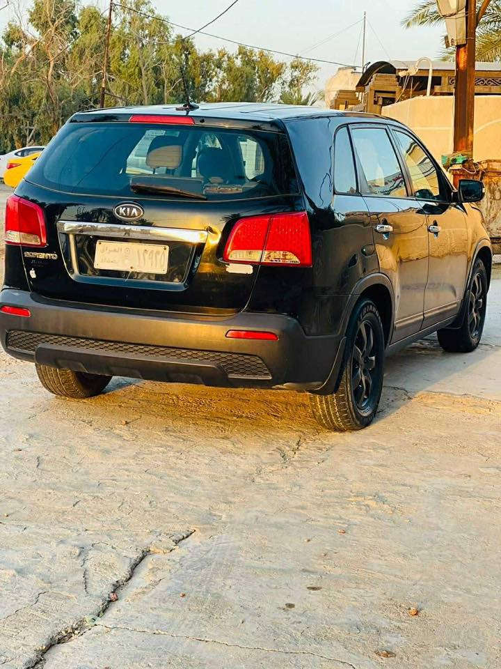 سلام عليكم ورحمة الله وبركاته                                                      

سورنتو أمريكي موديل 2012
ضريبتها فقط جاملك وشويه بل بنيد 
محرك أربعه 
سياره كامله من كلشي 
صدر تبريد 
تفاصيل خاص 
***********
