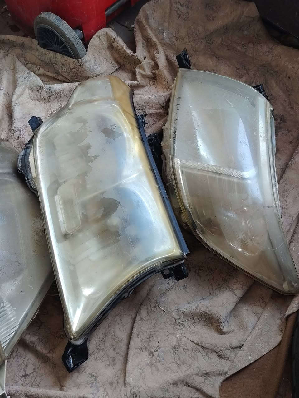 سلام  عليكم غراض للبيع لاند كروزر برادو هايلوكس تريد شلع تريد قطع وهذا رقمي ***********
