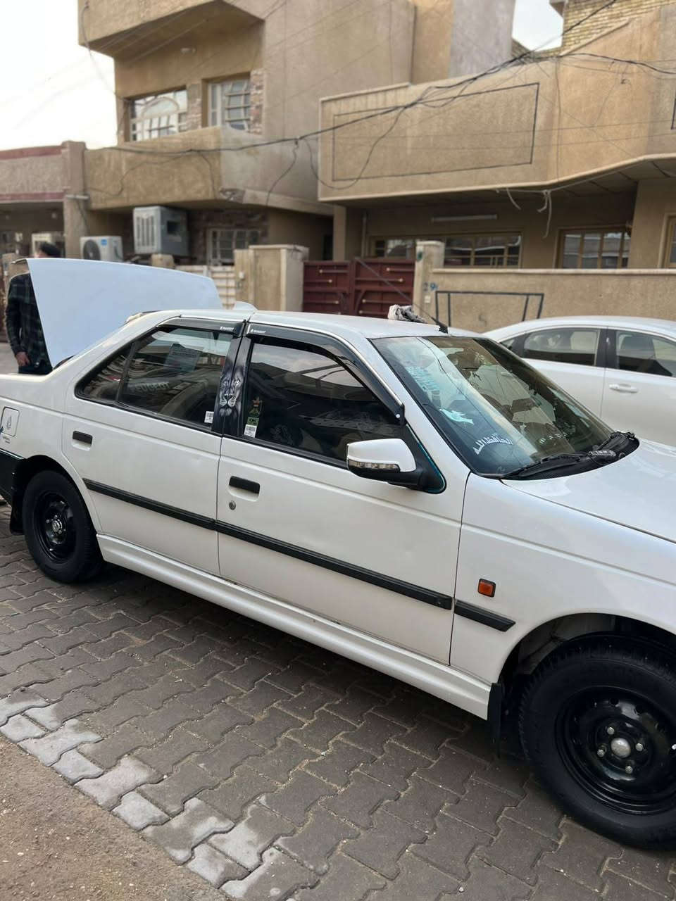 السلام عليكم للبيع فقط بيجو روى موديل ٢٠٠٩ رقم بغداد إنكليزي الجديد سنويه لحد ٢٠٣١ بيها جاملغ أمامي عكس السايق تبديل بدون ضربه والقديم موجود تايرات نظيفه وصدر نظيف السياره حلوه نصبتها وجاهزه المكان بغداد الشالجيه قرب الكاظمية السعر ٣٤ وبيها مجال بسيط حك الجيه رقم التليفون *********** هذا رقم صاحب السياره اني مكلف بالنشر
