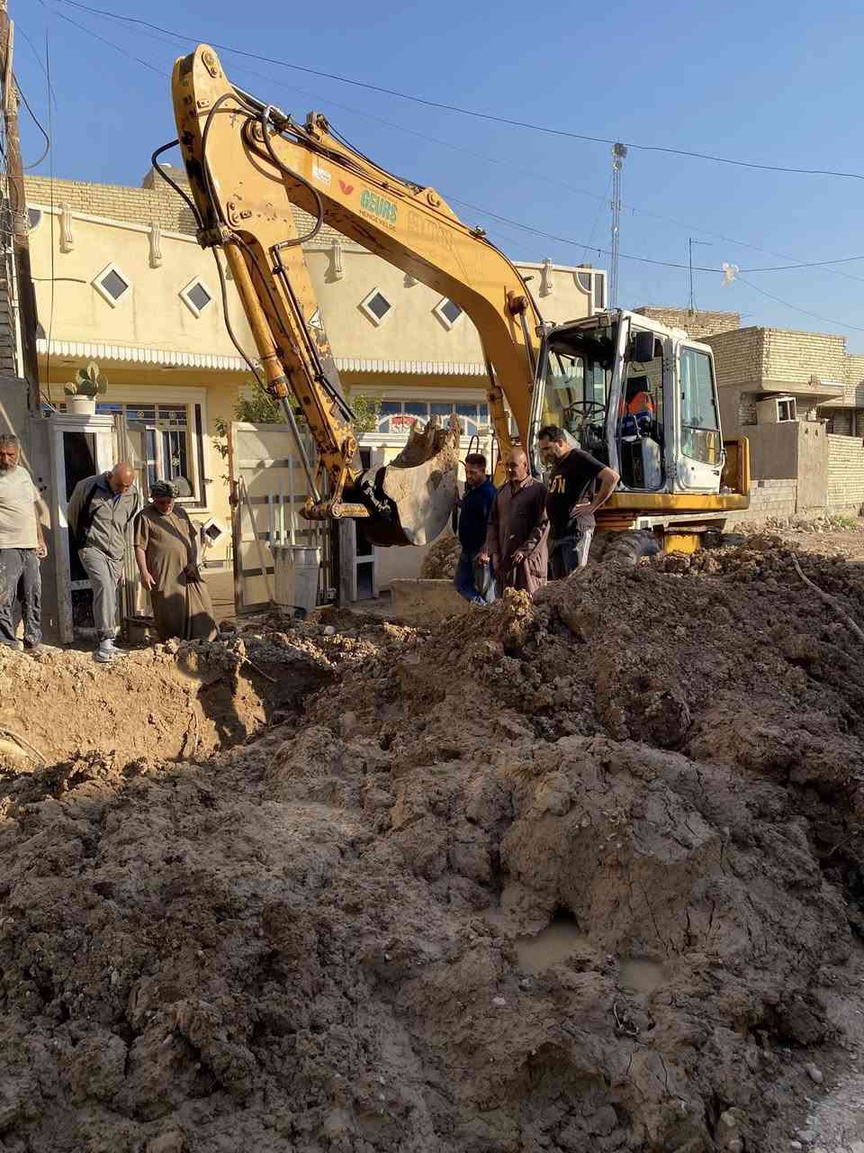 أسلام عليكم لبهير حجم 900 موديل 1998 ميكانيك رقم سليمانيه حفاره جاهزه محرك مضخه كنترول دوران كير كله جديد نقار مسس بلاد كير 4 نمر جاهزه خير من الله عنوان بغداد ***********
