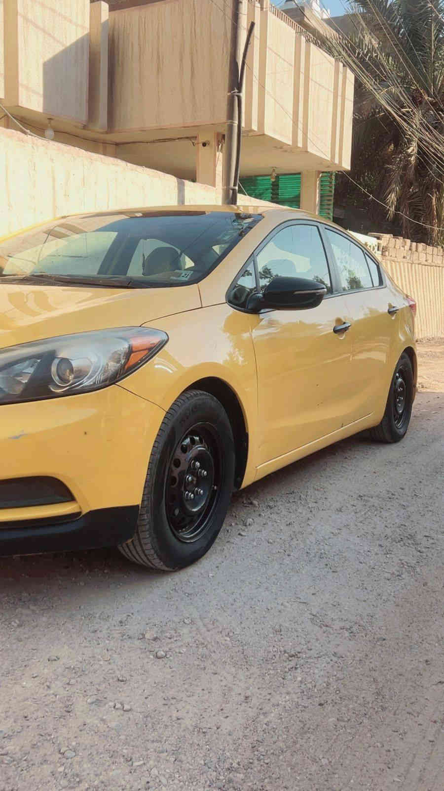 سلام عليكم فورتي موديل 16 حادث كما هو موضح في الصور ماشيه 150 مكينه 1800دوش سنويه ل27 مكان سياره بغداد  الامين ثانيه
سعر 115وبيه مجال بسيط
***********
