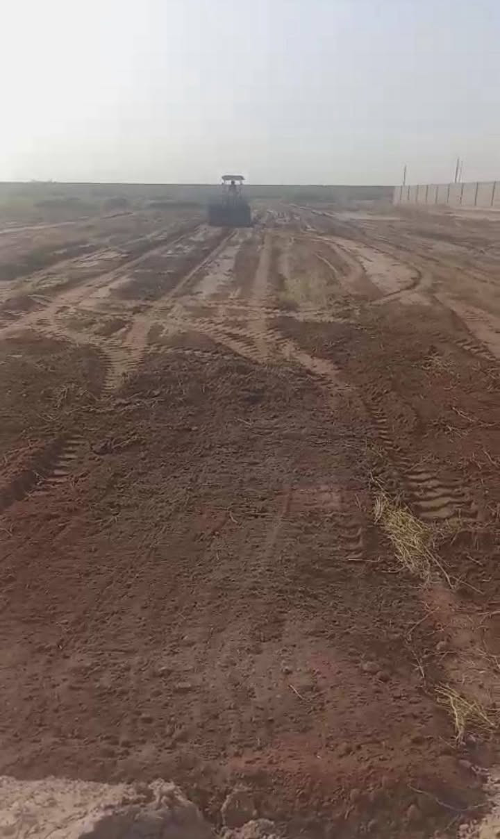 سلام عليكم يوجد قطع اراضي لبيع مساحه القطعه لواحده 250 موقع مميز خلف كتله تقدم بتجاه الطريق السريع الأرض+ماء _ وكهرباء واصله  سعر المتر 75 وبي مجال بسيط التواصل خاص واتساب *********** للعلم الأرض طابو زراعي بأسمي تحويل مباشر
