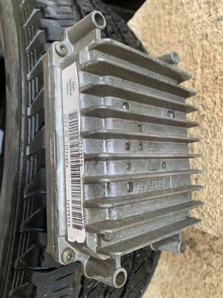 السلام  عليكم
عندي دعميه  يرادله صبغ 
مع لايتات مع عقل مال جمسي بلايزر 
مع كنترول باب سايق 
مع قاعده مال فيت بم  شوفر
كولهن رايدهن 30  
مكاني بغداد الكريعات 
***********
