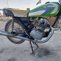 دراجة نارية • موديل ٢٠ • الكوت الكريميه