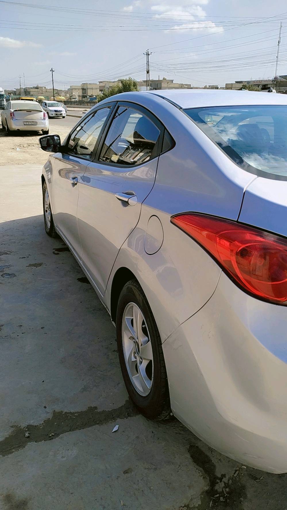 السلام عليكم النتره بيع موديل 2012 
نضام ايكو شفط مري اشاير بالمري حساس خلفي فول تحكم استيرن مكينة 1600 لا دوانس ولا تبخير ولا تنقيص كير مكينه تبريد تدفئه خير من الله صدر جديد تخم تاير باتري جديد سياره متعوب عليها وكله على ايدي لا صبغ ولا تبديل بس صبغ البنيد اثر اجراد ولباقي كله مكفول شكل سياره مثل البصوره وبعد احلى نصبه تخبل رقم واسط انكليزي مكاني حي الزورا بغداد 