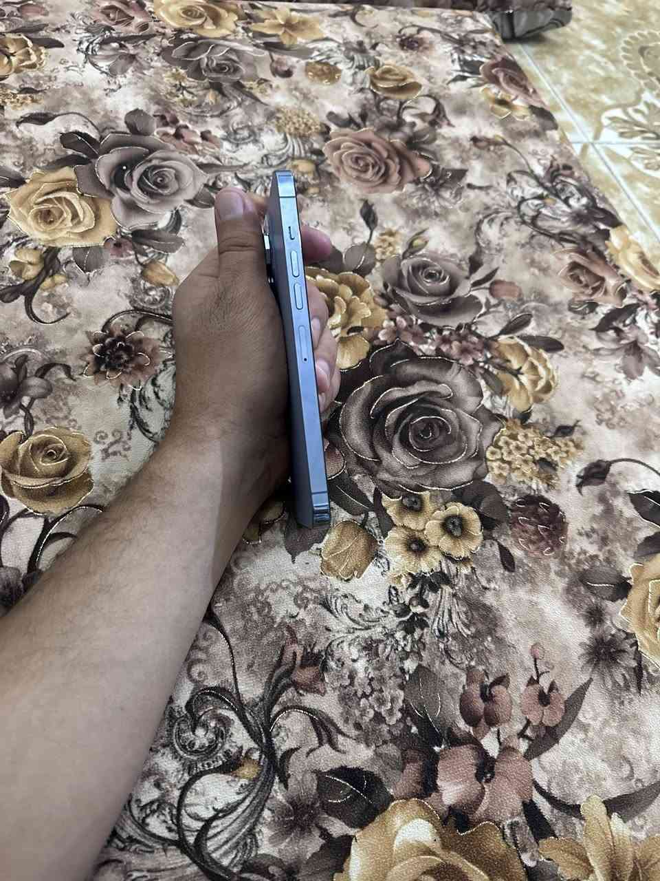 سلام عليكم 13برو ماكس بلادي شرط ذاكرة 256 وبطارية 82 نضافته 100 سعره 725 . ***********مراسله واتساب فقط او عل خط
