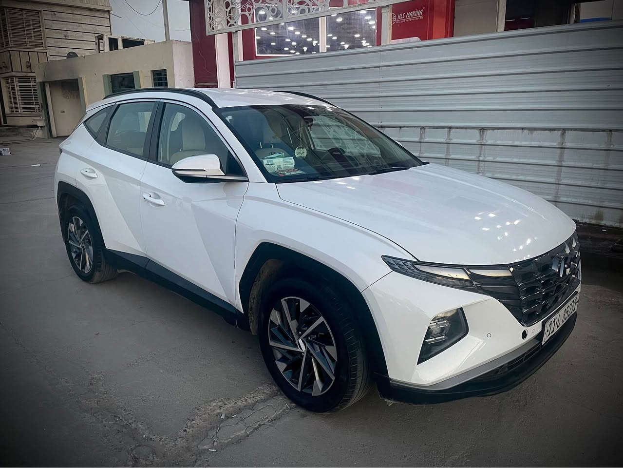 سلام عليكم ورحمه الله  
سياره توسان 2022 ابيض خليجي  - 4 سلندر 
حادث انقلاب سياره صور الحادث بالمنشور 
تبديل   5 قطع   صبغ عام إل 3 قطع جنطه جاملغ نص قمارة بدون صبغ .. بدون ايرباك
ملاحضات بصدر  وبلكات السياره 
كير ومكينه مكفول ..
مواصفات 
شاشه كبير 
كراسي كهرباء 
بصمه تشغيل بصمه ابواب 
بصمه تشغيل عن بعد 
درايف مود 3 انضمة قياده 
تثبيت سرعة 
تحكم ستيرن 
اشاير ترحيب 
مانع انزلاق 
مانع انحدار 
كامره دوارة 
حساسات امامي خلفي 
ملاحضة : بولش مجاناً  ع احسابي 
رقم بغداد جديد  - مكان بغداد - الشعله 
السعر 158 وبيه مجال بسيط  للجناي 
اتصال - واتساب *********** بغداد, العراق
