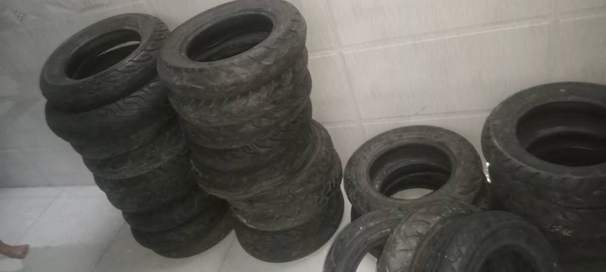 السلام عليكم
تاييرات بآلة احجام 10*. 90،90*.  10,90,100* 10,350*
للبيع 400تاير نضيف 100%
السعر 10الاف قفل 
***********
المكان بلديات
