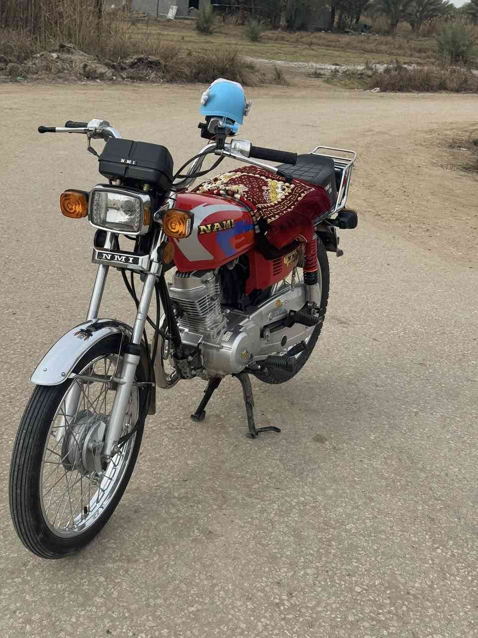 السلام عليكم شباب دراجه  نامه شلامجه الدراجه شاصي 12الدراجه لاشتريته قديمه تعبانه واني شديتله عراض جديده اصليه كله مختم أراق أصوليه مكينته 23 ابلاد مو هذه الي بل سوك التعبانبت السعر 1350 وبيه مجال كلش هواي الدراجه شلعه ومعدل *********** اتصال فقط
