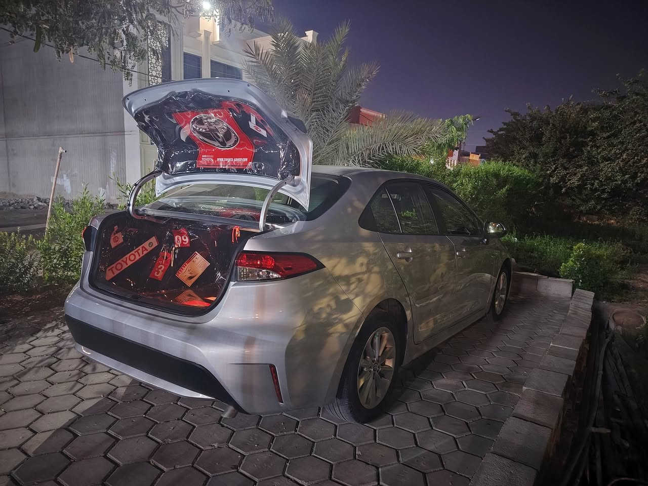 سياره كورلا للبيع موديل ٢٢ ماشيه ٤٩ سياره بدون قطره صبغ قطعه واحد بدل بلادي قبخ صندوك سياره بصمه تشغيل عن بعد بيه شبرين بارد فقط سعرها ١٦٧ بيه مجال ***********
