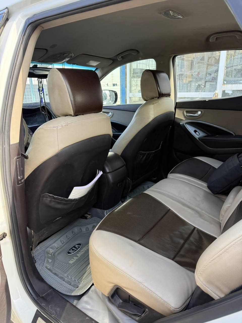 السلام عليكم سنتافي موديل 14 خليجي للبيع فقط رقم بابل بأسمي مداور ثاني يوم فور ويل السياره بيه جاملغ جهه السايق صبغ ونص باب السايق مثل ماموضح بالسونار مكينه 6  السياره 7 راكب 3 قطع تبريد حداديه جديده مكان السياره الحله للأتصال *********** اني مكلف بالنشر
