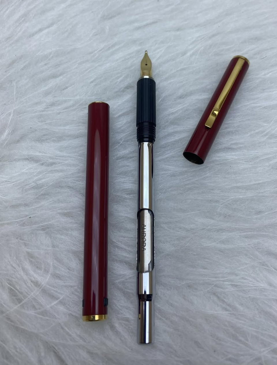 AURORA
قلم أورورا 
   حبر 
ايطالي المنشأ اصلي 
حجر 
ريشة(سلاية) ذهب خالص عيار 14k 
حجم الخط M 
استيراد الاجهزة الدقيقة 
انتاج سنة الثمانينات 
جديد  غير مستخدم 
للاستفسار المراسله على الخاص او الاتصال بالرقم  *********** 
يوجد خدمة توصيل داخل بغداد و محافظات
