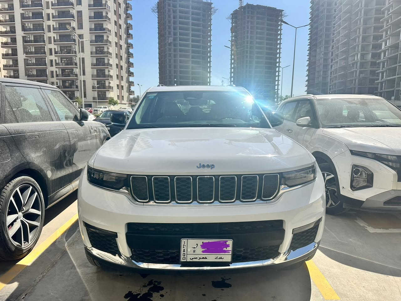 سيارة جيب كراند شيروكى ليميتد موديل ٢٠٢٢ محرك 3.6 لتر 6 سلندر
مع نظام دفع رباعي 4x4 ، 
لوحات‎ بغداد
الموديل: ٢٠٢٢ (خليجي)
العداد: ٨٦،٠٠٠ كيلو متر 
 المحرك: 3.6 لتر 6 أسطوانات (V6)
ناقل الحركة: اوتوماتيك 8 سرعات
ضمان شركة هارلم وصيانة كاملة
المواصفات:
*نظام دفع رباعي 4X4 متطور
*فتحة سقف بانوراما
*الصندوق كهربائي بخاصية البصمة
*ويل المنيوم قياس 20 انج
*شاشة التحكم الرئيسية لمس بنظام Uconnect 5 بقياس 10.1 انج مع نظام ملاحة
*شاشة القيادة الرقمية بقياس 10.25 انج
*رادار تفاعلي مع خاصية التوقف والانطلاق
*تحذير النقطة العمياء
*تحذير الخروج عن المسار
*نظام المحافظة على البقاء فى المسار
*خاصية المساعدة على التوجية فى التقاطعات لتفادى الحوادث
*حساسات امامية وخلفية
*نظام مانع تصادم خلفى
*نظام القيادة شبه الذاتية
*مقصورة الركاب من الجلد الفاخر
*المقاعد الامامية مبردة ومدفئة
*المقاعد الخلفية مدفأة
*مقعد السائق والراكب كهربائي
*مقعد السائق ذاكرة
*نظام ابل كار بلاى و اندرويد اوتو لاسلكي
*نظام صوتي 9 سماعات من ALPINE
*دخول ذكي (بصمة)
*نظام التشغيل عن بُعد
*مصابيح أمامية أوتوماتيكية مع مصابيح نهارية وكشافات ضباب LED
*نظام التحكم التلقائي في الضوء العالى
*دواسات جانبية
*ماسحات زجاج أمامي حساسة للمطر
*انماط قيادة متعددة رياضية وللطرق الوعرة
*وسائد هوائية أمامية متعددة المراحل ووسائد هوائية جانبية ووسائد هوائية أمامية/خلفية.
*نظام التحكم

السعر ٣٥،٥٠٠ دولار  (٣ دفاتر و ٥٥ ورقة ) 
للاتصال   @  *********** 
مكان السيارة //// الناصرية -شارع بغداد
