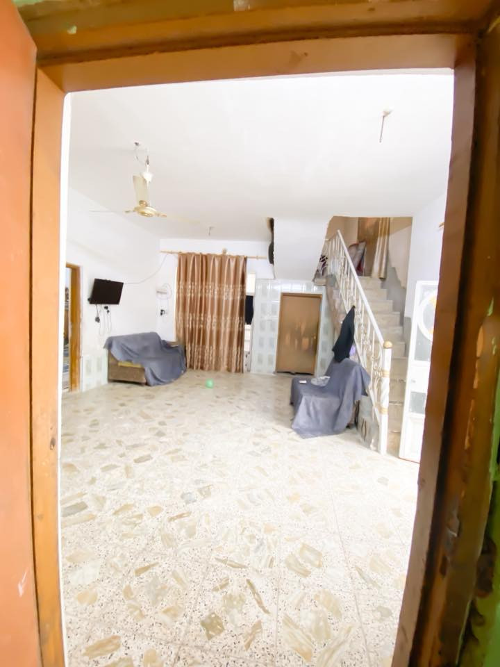 بيت 200 متر
منطقة الكريشات
يحتوي 2 غرف وصالة وصحيات داخلية وصحيات خارجية + استقبال معزول + مطبخ + 2 مكشوفات
ارضية كاشي
الاساس صب والسقف صب
سطح مطبك وتشاريف
ملبوخ بورك وجص
ماسس مي وكهرباء كامل
وخط مولد
عنوان شارع مرقد سيد محمد ابو صريمة نهايتة ع ايدك اليسرة
للاستفسار اكثر اتصل على ***********
السعر 35 وبي مجال الشراي يتصل |
へ
