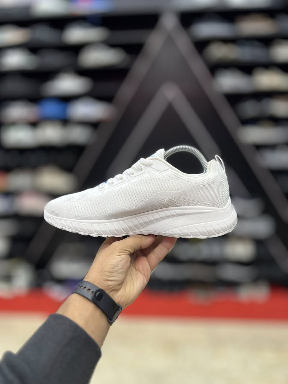 Bobs Squad Chaos من سكيتشرز. هذا الحذاء يتميز بالراحة الفائقة والأناقة وهو متوفر بلون أوف وايت 
اصلي وكاله غير مستخدم 
متوفر بقياس 37.5–39
العنوآن نجف ملحق الروان 
توصيل 🚚 محافظات 6 داخل النجف3 
***********واتساب
