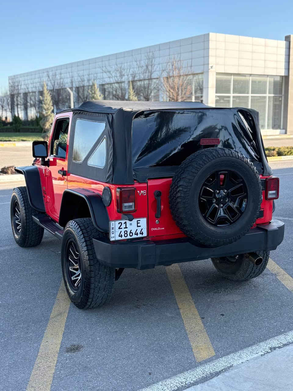 jeep wrangler 2013 
مۆدێل ٢٠١٣ خلیجی سفری شه‌ریكه گێر عادی كه‌شف‌ بێ بۆیاخ بێ سارد بێ شوخوت بێ چاڵ بێ ده‌عم و كراوه‌ سه‌یاره‌كه‌ وه‌ك سفر وایه زۆۆر تازه‌یه‌ مه‌كینه‌ی نه‌كراوه‌ته‌وه‌ تایه‌ی تازه‌ سه‌نه‌وی تازه‌ بێ ته‌قه‌و ره‌قه‌ دینارێ مه‌سره‌فی تیا نیه‌ مه‌كینه‌ی ٣.٦ مه‌رخوب به‌ ناوی خۆمانه‌وه‌یه‌ 
نرخ:١٣٢ مه‌جال
*********** السليمانية, العراق
