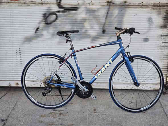 سلام عليكم 
دراجة جينت سكيب rx 
حديث سستم شيمانو 9×3 دفن
وزن ريشة دراجة مال شحن
سعر 200 بيع فقط 
*********** موصل جانب الايمن
