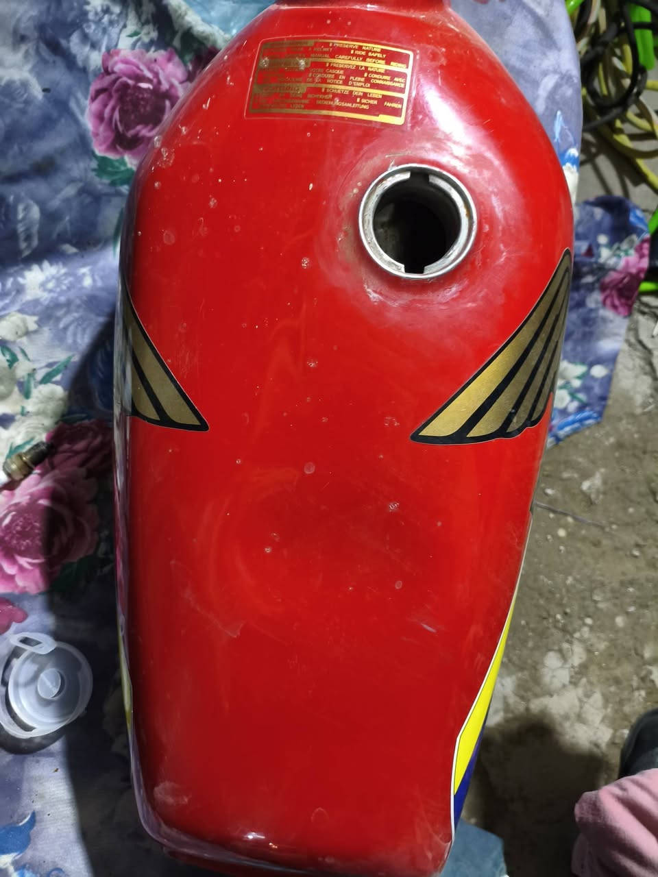 سلام عليكم شباب غراض لبيع وعندي نفس هاذه تانكي ازرك ودبلات نامه شلامجه  لبيع رقمي ***********
