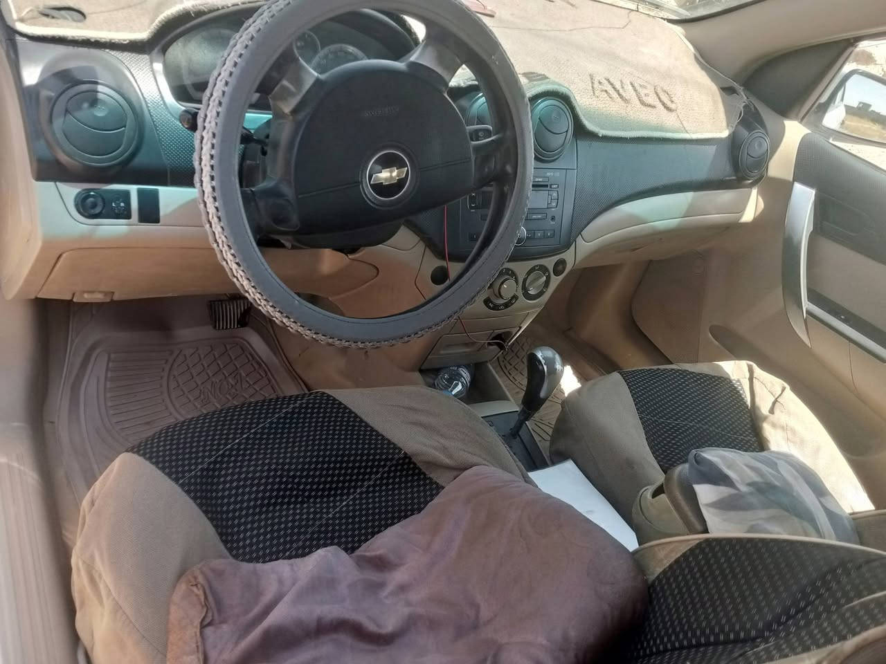 سلام عليكم للبيع افيو خليجيه موديل2011سنويه لل30رقم نكليزي  تحويل ثاني يوم مكينه كير شرط تبريد ثلج مابيهه اي نقص فقط جاملغ اليسر ضربه خفيفه جدن مابيهه اي صبغ كلهه مفوله مكان سياره سامراء سعر70بيهه مجال للاستفسار ***********
