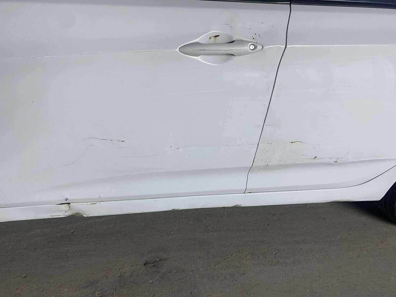 اكسنت 14فول مواصفات  خليجي  مكينه 1600 دوش دبل قطره ضربتها جاملق الايمن وبيها بعض الخدوش الفحص مرفق بلنشر مع السياره السياره 75$ وبيه مجال حك الجيه شرط التحويل رقم عنوان السياره بصره ***********
