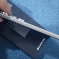 تلفون اس سامسونج 24 نظافه 100% كرتونه وياه اريده بمليون و100 وبي مجال ...