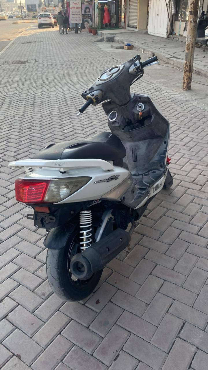 السلام عليكم 
دراجه سكنس فحل للبيع 
دراجه نضيفه مكينه كفاله برغي ممفتوح بيها بس بيها ملاحضات بسيطه بالكفرات بيها كلچات رياضي والكلچ الخلفي شويه بي صوت بالتحريكه المكينه خرسه صوت مينسمع الها السعر 900 
مكاني صليخ يم النادي مال صليخ 
رقمي ***********
