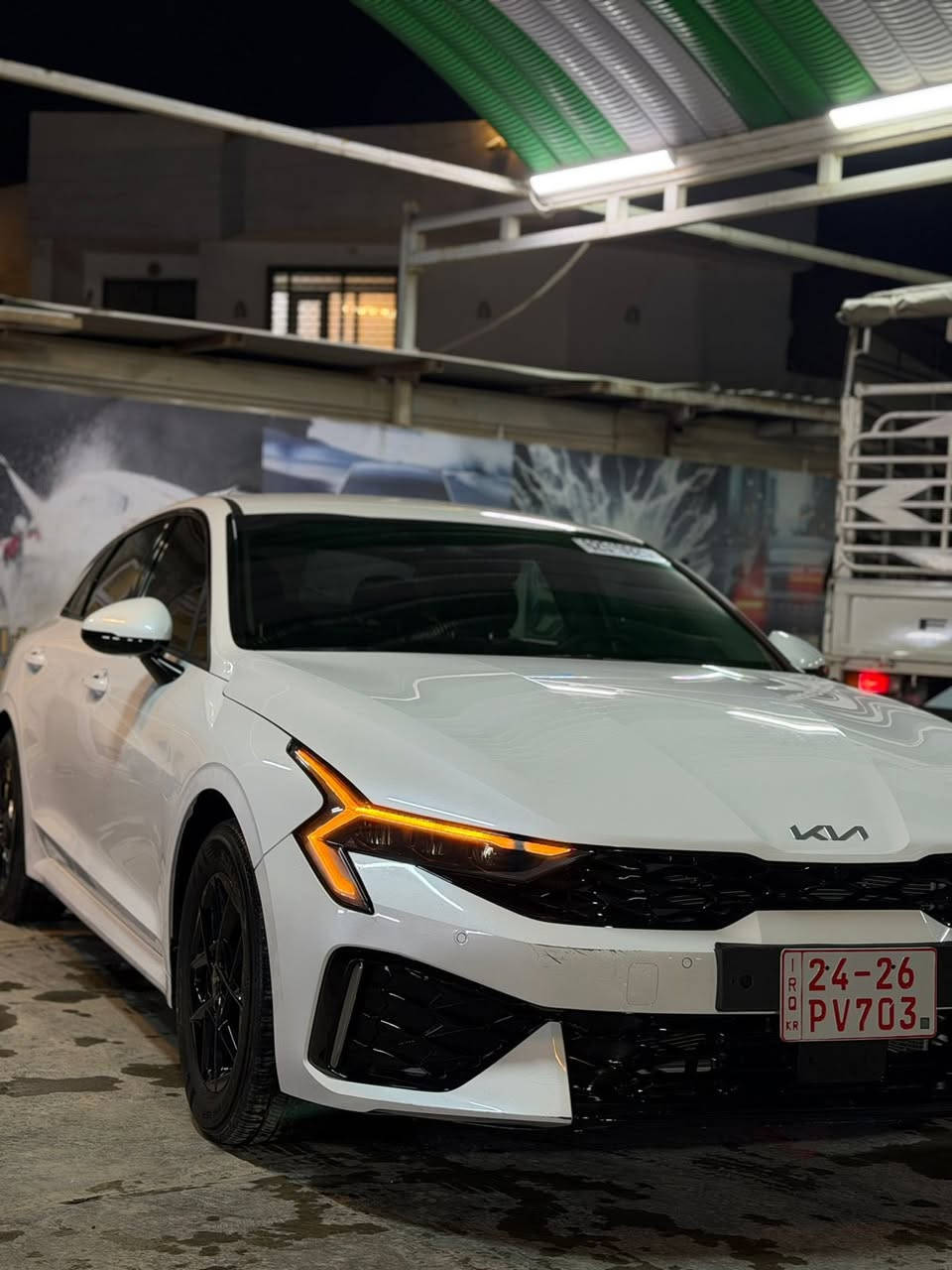 السلام عليكم
كي 5 موديل 2025 كلين تايتل 
كاتي دهوك 
_مكينة2500تنفس طبيعي
_رادارات 
_كامرة 
_بصمة
_اتوهولد _سايد بريك دكمة
_تشغيل عن بعد 
_حساس امامي خلفي 
سيارة بدون تبديل بدون بارد مكفولة من الشخط والرصعات 
ماشية 11مايل 
بدون صبغ ولاكلير 
سيارة بنايلون الشركة 
سعرها 215 
***********
