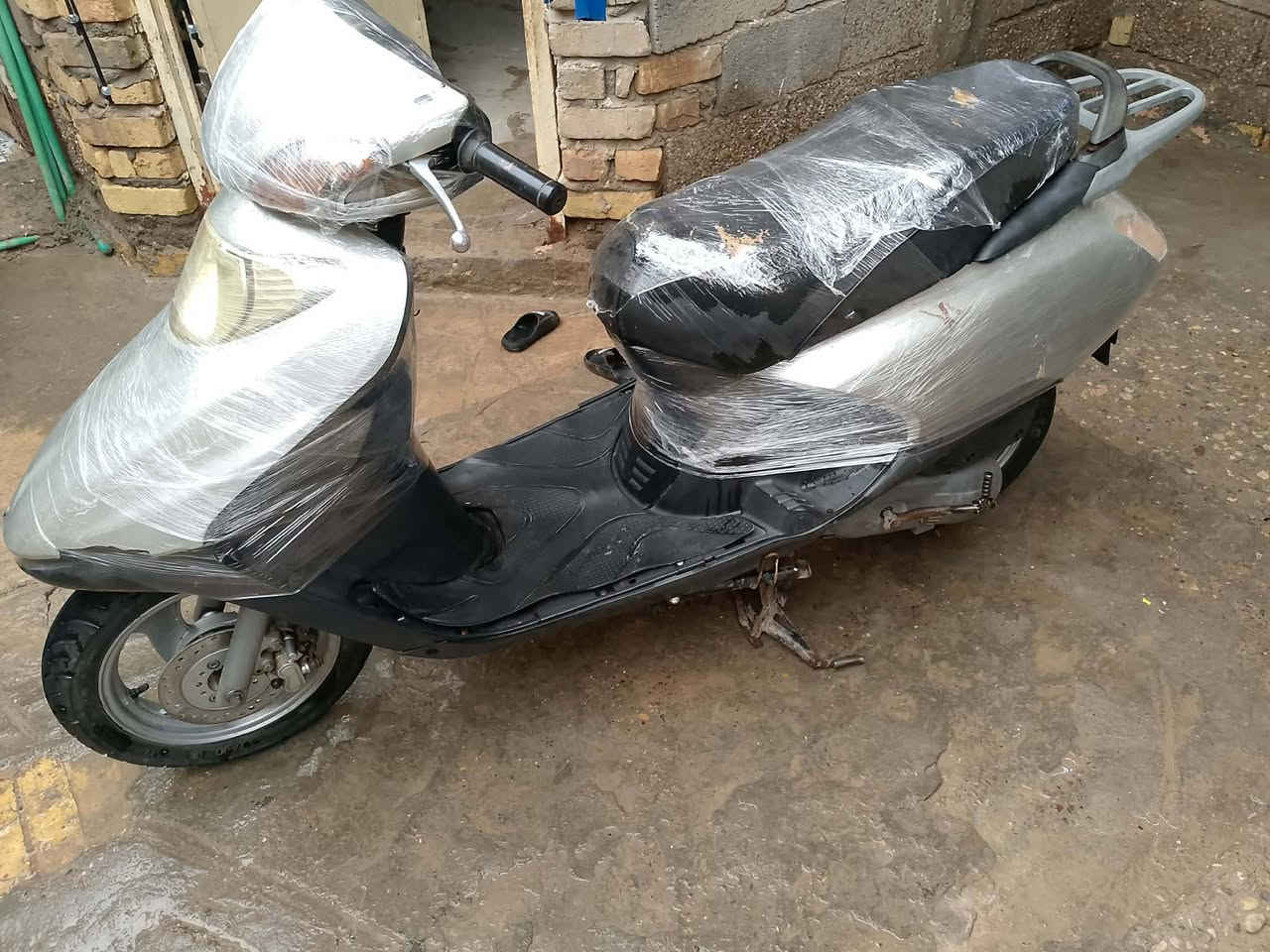 دراجه سبيسي للبيع السعر ٢٠٠ألف بيها خيط بخار الحي العسكري ٠٠٠حسينه بيت دشر***********
