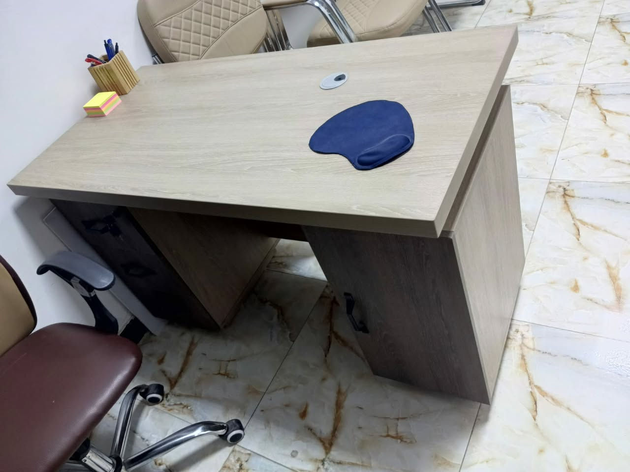 السلام عليكم أغراض مكتب للبيع  استعمال قليل جدا اخو الجديد
العنوان كوت الخاجية 
موبايل ***********
