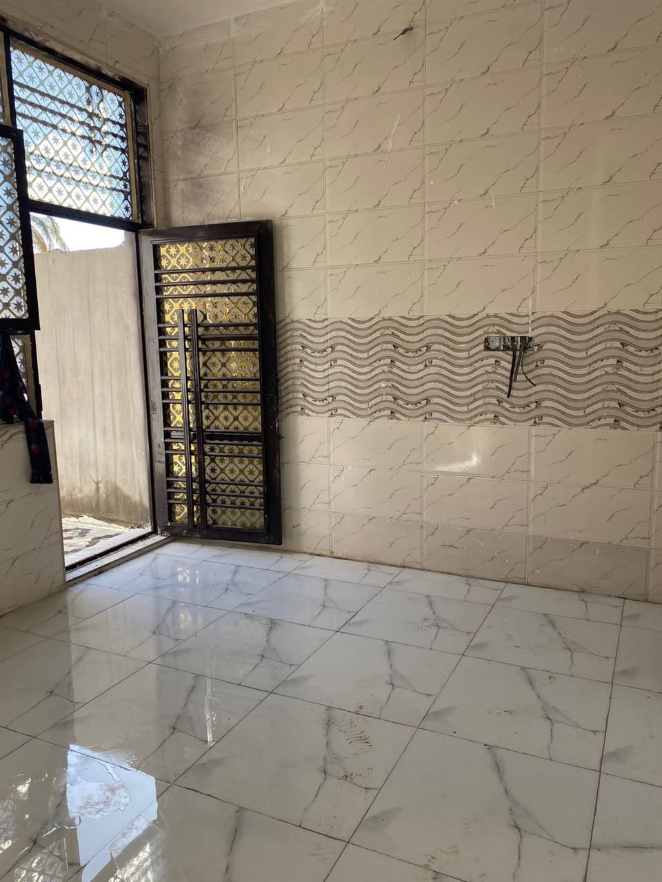 يا الله
دار للبيع طابو زراعي سند 25
المساحة 150 متر

يحتوي الدار على غرفتين ومطبخ وصالة واستقبال وصحيات
موقع الدار كربلاء طويريج الجمعية

يا الله 
يتوفر لدينا مكاتبة مركبات ودراجات
وعقود العقار والإيجار

للاستفسار اكثر الاتصال على الارقام التالية
***********
او زيارة مكتب ابو علي للعقار
موقع المكتب طويريج الجمعية قرب مدرسة نبع المعرفة
